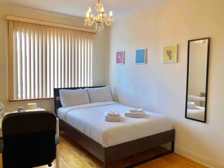 Big Private Room Midmontreal Next To Station Metro - Parking Free Exterior foto